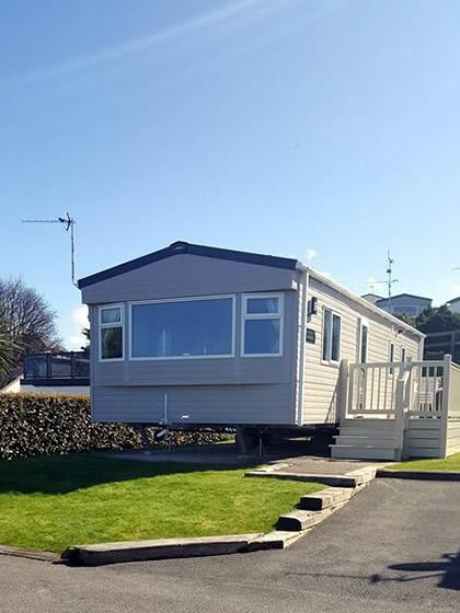 Caravan Park on Blue Sky Day - photo 1